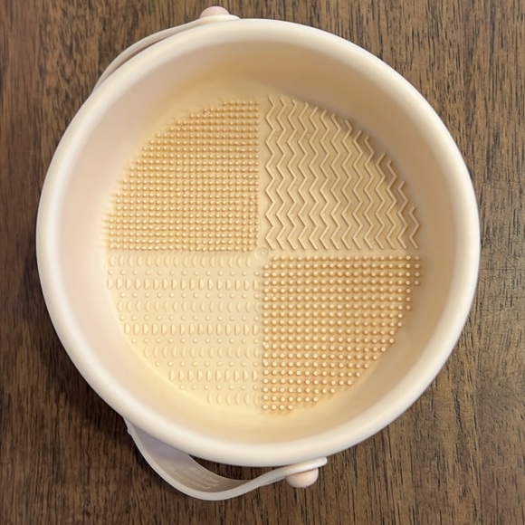 U-RIGHT AESTHETIC 2 in 1 Makeup Brush Cleaning Bowl - Picture 4 of 6